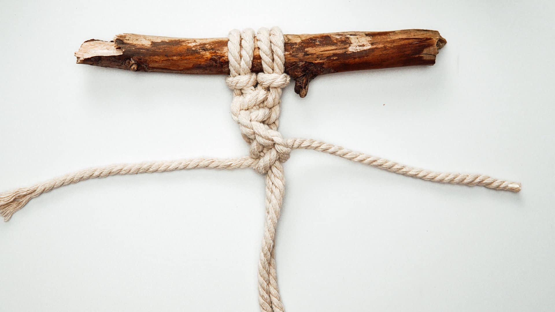 Makramee Knoten 6. Halber Knoten Arbeitsfänden drehen
