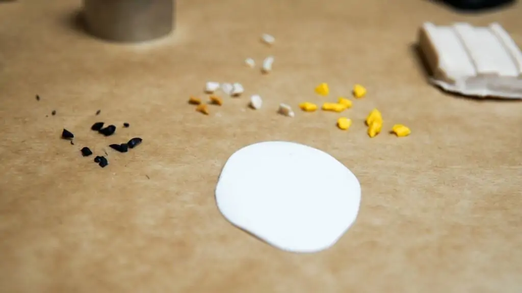 Fimo ausrollen und kleine FIMO Ecken vorbereiten