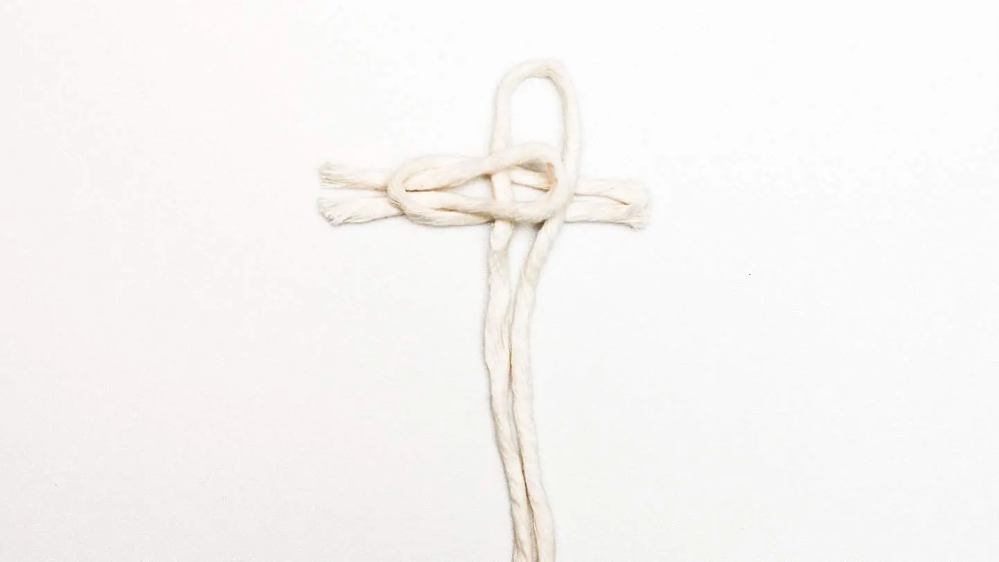 Makramee Feder knoten Schritt 2