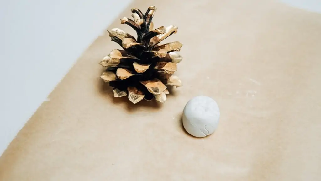 Weihnachtsbaum Ständer für Tannenzapfen basteln