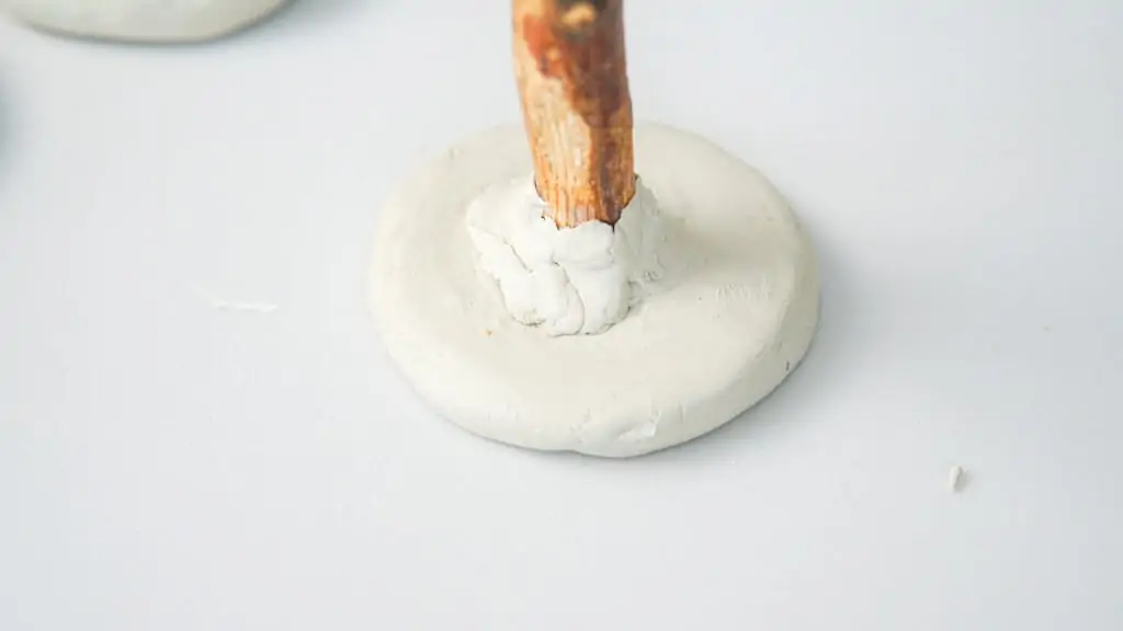 Holz mit Modelliermasse verarbeiten