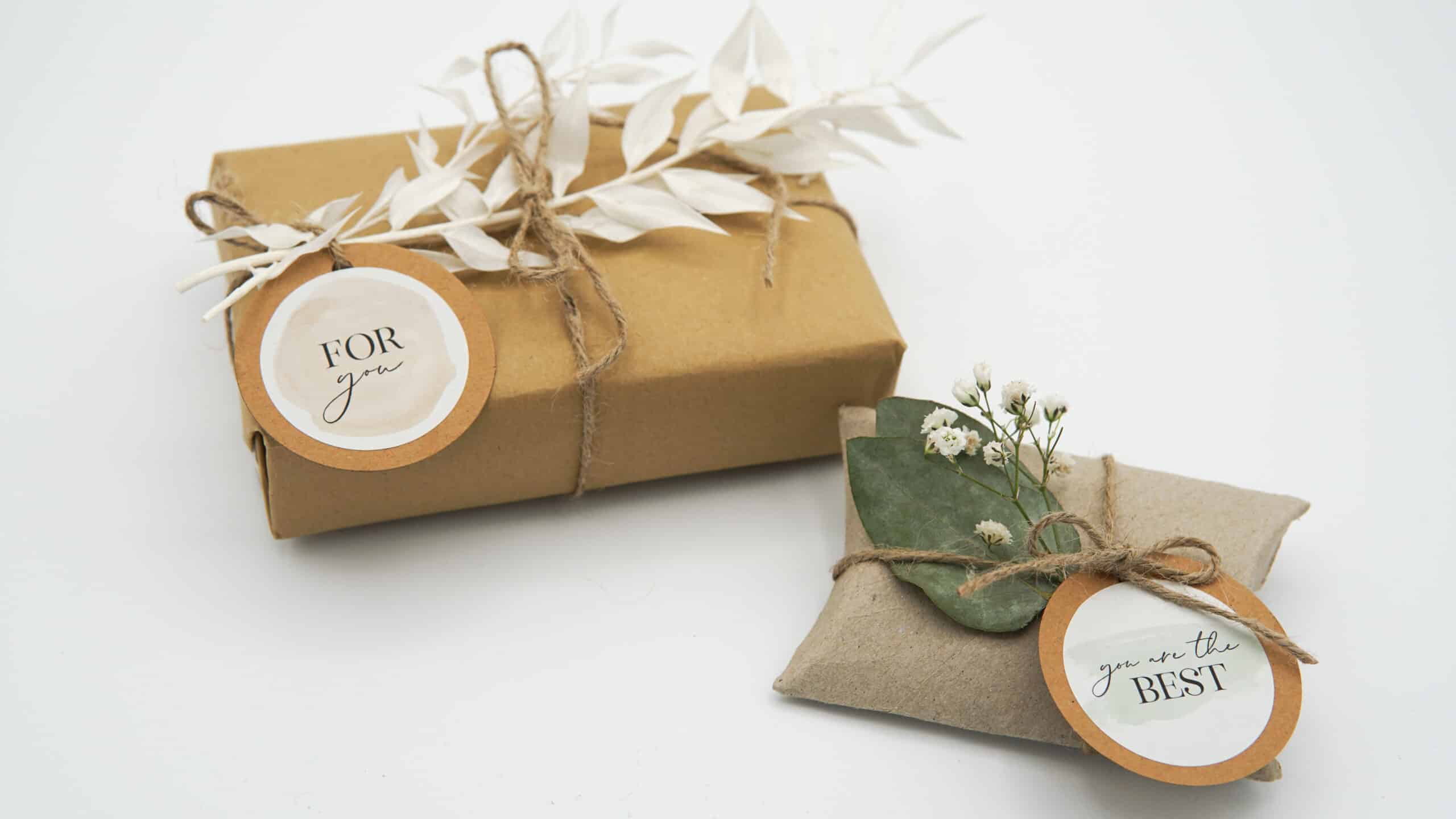 Nachhaltige Geschenkverpackung mit Stickern